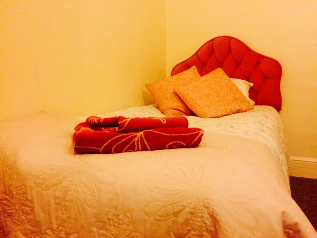Southend Inn Hotel - Close To Beach, Train Station & Southend Airport Room photo